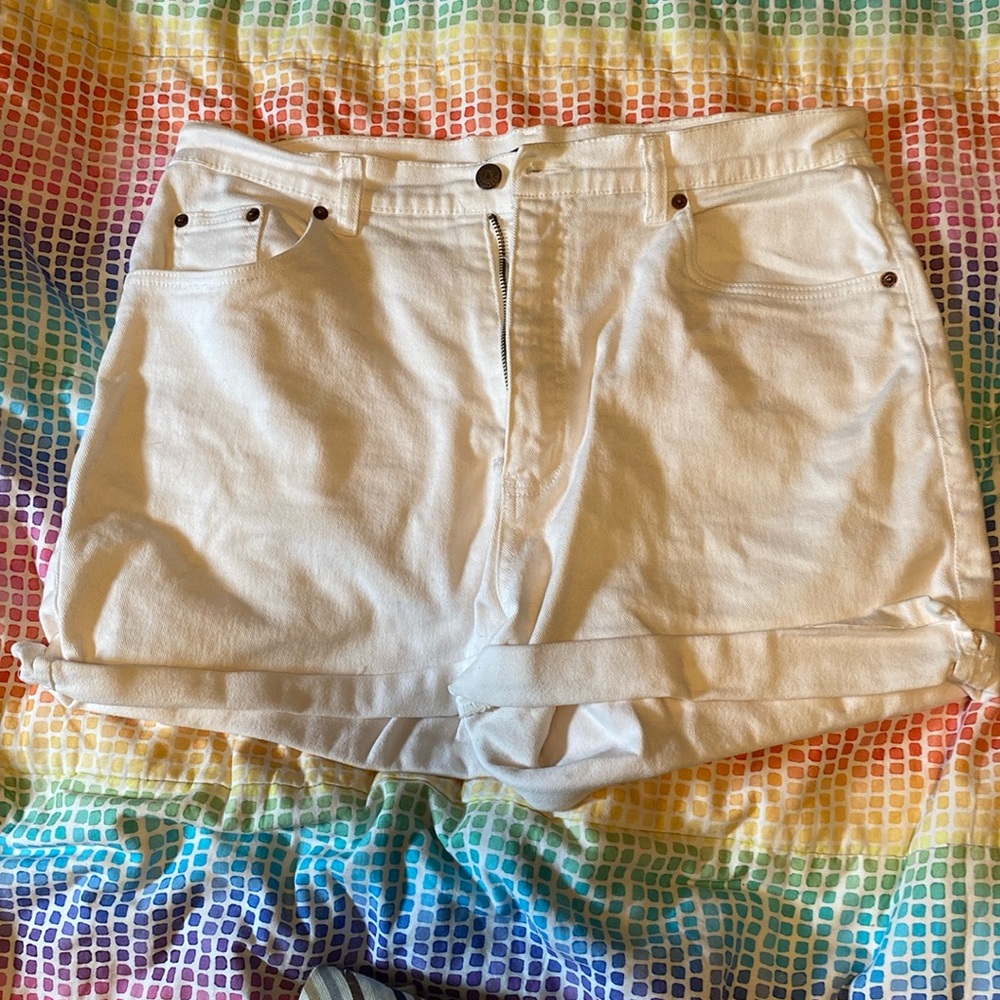 Vintage white/cream color shorts